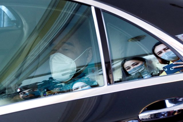 Deputy Prime Minister Prawit Wongsuwan, as acting Prime Minister, looks on through the window of a car at the Government House, as the Constitutional Court suspended Prime Minister Prayuth Chan-ocha from official duties last week, after deciding to hear a petition to review his legally mandated eight-year term limit, in Bangkok, Thailand on August 30, 2022. (Photo by Athit Perawongmetha/Reuters)