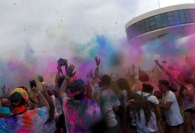 Revellers take part in the Holi Party Festival at Niemeyer Center in Aviles, northern Spain, August 27, 2016. (Photo by Eloy Alonso/Reuters)