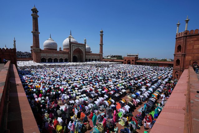 Muslims offer prayers on the last Friday of the holy fasting month of Ramadan at the Jama Mosque in New Delhi, India, Friday, March 28, 2025. (Photo by Manish Swarup/AP Photo)