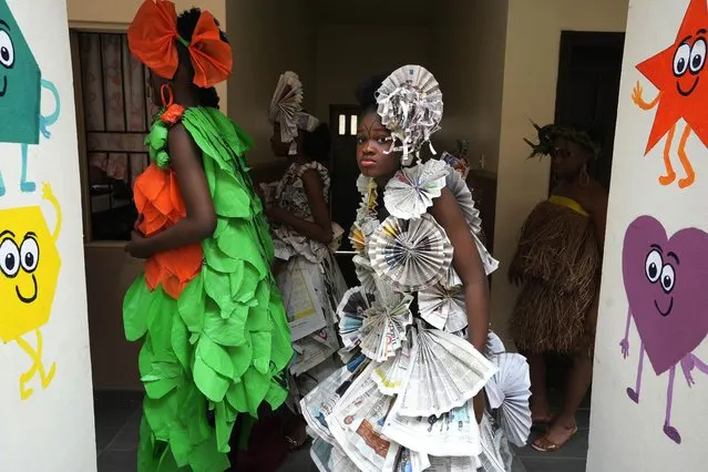 Jalokun Nifemi, wearing an outfit made from recycled newspapers, waits back stage before a “trashion show” in Sangotedo Lagos, Nigeria, Saturday, November 19, 2022. (Photo by Sunday Alamba/AP Photo)