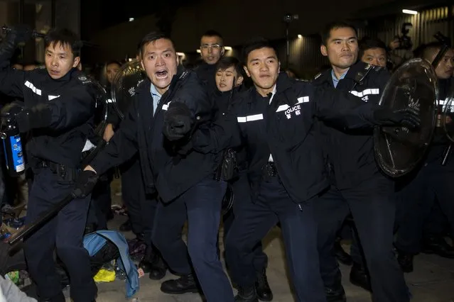 Police shout to protesters as they try to break into the Legislative Council in Hong Kong early November 19, 2014. A small group of Hong Kong pro-democracy protesters broke into the city's legislature via a side door early on Wednesday, and police stopped others storming the building as tensions jumped following a period of calm. (Photo by Tyrone Siu/Reuters)