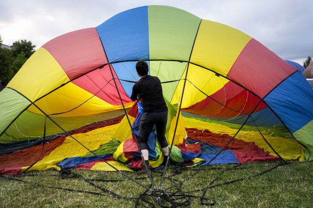 Preparations underway for the opening event of the 29th European Balloon Festival in the town of Igualada, Barcelona, northeastern Spain, 10 July 2025. (Photo by Enric Fontcuberta/EPA)