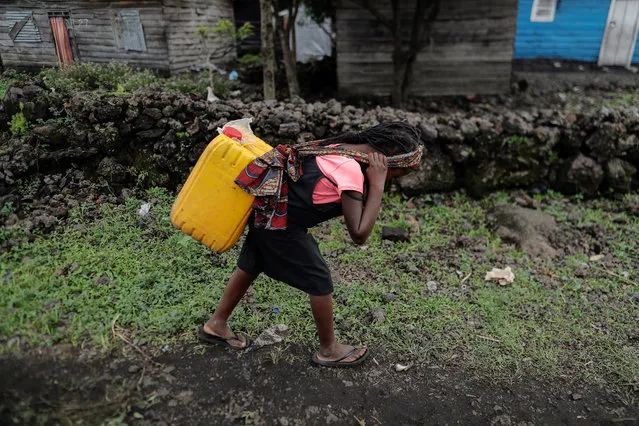 Chikuru, 11, carries water on her back as she walks home at Bugamba district in Goma, the capital of North Kivu, eastern Democratic Republic of Congo, September 30, 2019. (Photo by Zohra Bensemra/Reuters)