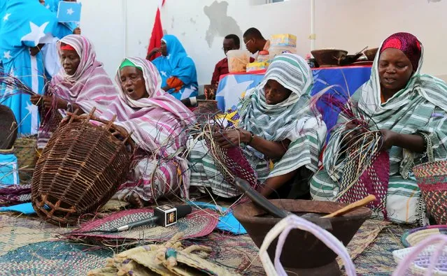 Somali women weave baskets during an event to showcase traditional Somali culture in Hamarweyne district in the capital Mogadishu, December 3, 2015. (Photo by Feisal Omar/Reuters)