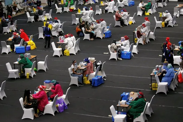 General view of a mass vaccination for medical workers at the Istora Senayan indoor stadium, amid the coronavirus disease (COVID-19), in Jakarta, Indonesia, February 4, 2021. (Photo by Willy Kurniawan/Reuters)