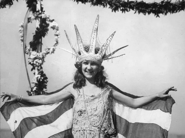 Margaret Gorman from Washington D.C. smiles, wearing a large Statue of Liberty crown and a striped cape, as the first Miss America, Atlantic City, New Jersey, 1921. The Miss America Pageant was first devised as a way to extend the summer tourist season in the beach-front town. (Photo by Hulton Archive/Getty Images)