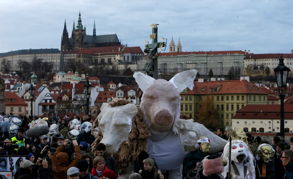 The Day in Photos – November 18, 2016