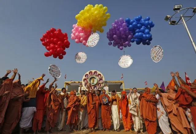 Hindu priests release balloons before the start of the prayers on the first day of the five-day long mass prayer meetings for world peace at a temple on the outskirts of Ahmedabad, India, December 23, 2015. (Photo by Amit Dave/Reuters)