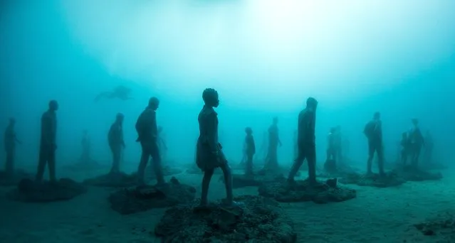 The Rubicon: the figures in place on the seabed. (Photo by Jason deCaires Taylor)