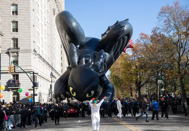 Toothless from How to Train your Dragon flies close to the ground during the parade in New York on November 22, 2018. (Photo by Erik Thomas/NY Post)