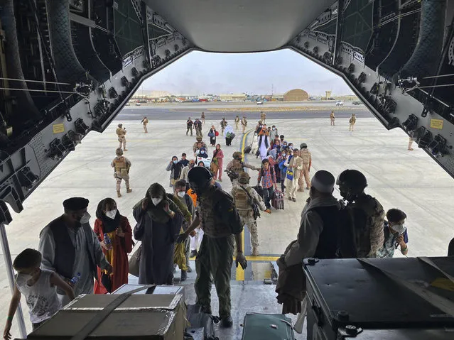 In this photo provided by the Spanish Defence Ministry and taken in Kabul, Afghanistan, people board a Spanish airforce A400 plane as part of an evacuation plan at Kabul airport in Afghanistan, Wednesday Aug. 18, 2021. (Photo by Spanish Defence Ministry via AP Photo)
