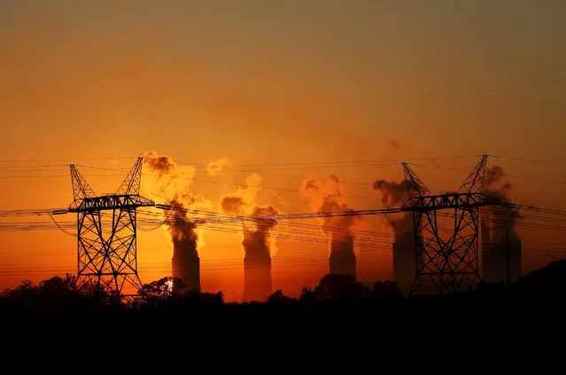 Electricity pylons are seen in front of the cooling towers at the Lethabo Thermal Power Station,an Eskom coal-burning power station near Sasolburg in the northern Free State province, March 2, 2016. (Photo by Siphiwe Sibeko/Reuters)