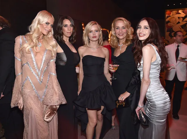 Models Poppy Delevingne (left), Georgia May Jagger (centre), with Jerry Hall and Elizabeth Jagger (right) at the 2017 Vanity Fair Oscar Party hosted by Graydon Carter at Wallis Annenberg Center for the Performing Arts on February 26, 2017 in Beverly Hills, California. (Photo by Kevin Mazur/VF17/WireImage)