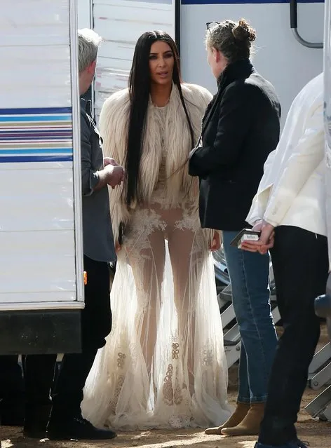 Kim Kardashian filming scenes for Ocean's Eight in Downtown Los Angeles on March 6, 2017. (Photo by Clint Brewer/Splash News and Pictures)