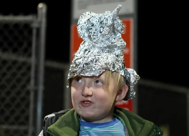 A boy wears a tinfoil hat at the gates of Area 51 in Rachel, Nevada, September 20, 2019. A call to “storm” the secretive U.S. military base in the Nevada desert known as Area 51 attracted several dozen revelers to a heavily guarded entrance early Friday, but most did not attempt to enter the site, long rumored to house secrets about extraterrestrial life. (Photo by Jim Urquhart/Reuters)