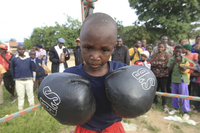In this Sunday, March 11, 2017 photo a young boy prepares to fight in Chitungwiza, Zimbabwe. (Photo by Tsvangirayi Mukwazhi/AP Photo)