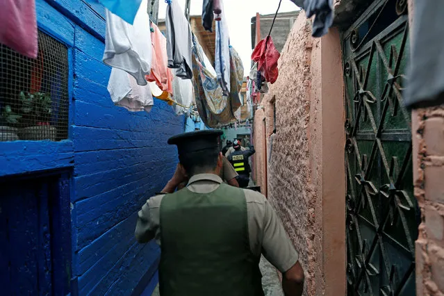 Peruvian police officers take part in an operation to fight crime in Callao, Peru May 26, 2016. (Photo by Janine Costa/Reuters)