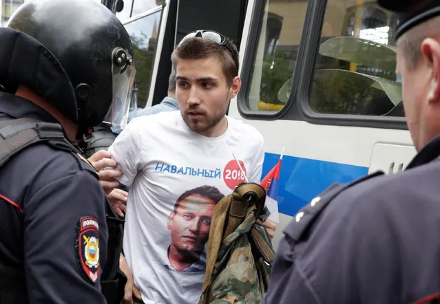 Riot police detain a man dressed in a t-shirt depicting opposition leader Alexei Navalny, during the Navalny-led anti-corruption protest in central Moscow, Russia on Monday, June 12, 2017. (Photo by Tatyana Makeyeva/Reuters)