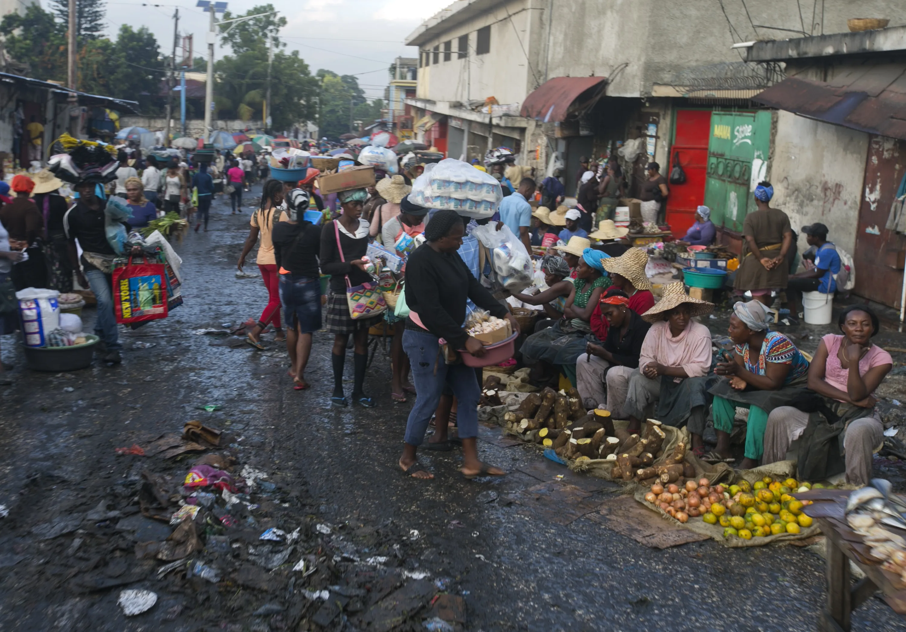 Жизнь в бедных странах. Гаити трущобы бедность. Гаити фавелы. Гаити местные жители бедность.