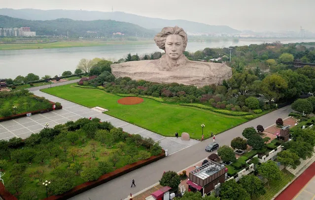This aerial shot taken on March 5, 2020 shows the statue of Mao Zedong in Orange Isle in Changsha, the capital of Hunan province. (Photo by Noel Celis/AFP Photo)