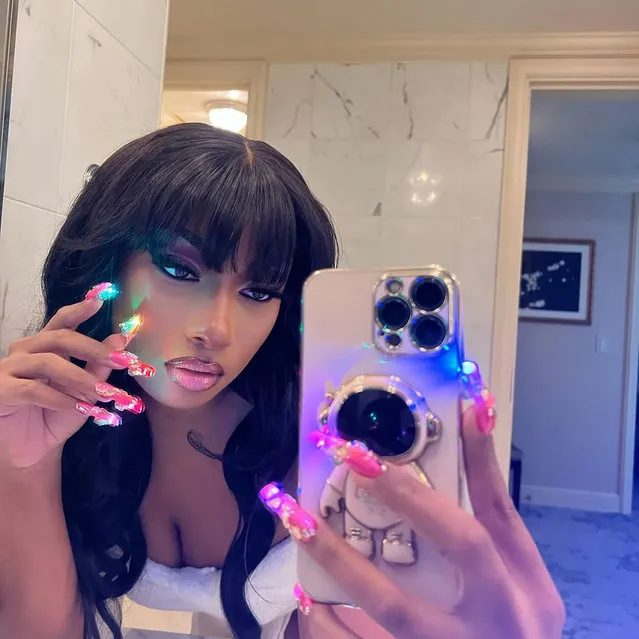 American rapper Megan Thee Stallion rocks a wild manicure in a selfie in the last decade of August 2022. (Photo by theestallion/Instagram)