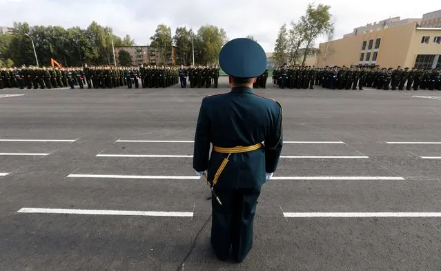 First year cadets of the Military University of Communication attend an oath-taking ceremony in St.Petersburg September 6, 2014. (Photo by Alexander Demianchuk/Reuters)