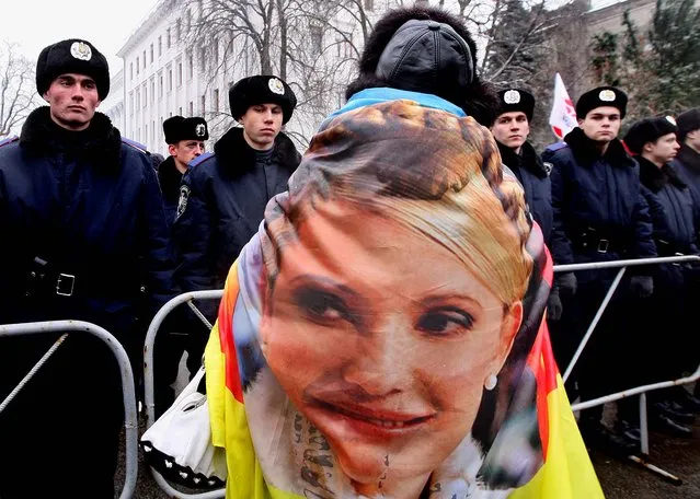 A supporter of former Ukrainian Prime Minister Yulia Tymoshenko takes part in a rally outside Ukraine's Presidential office in Kiev, January 21, 2013. Ukrainian authorities have formally notified the ailed former Prime Minister that she is a suspect in the murder of a businessman and lawmaker in 1996. (Photo by Efrem Lukatsky/Associated Press)