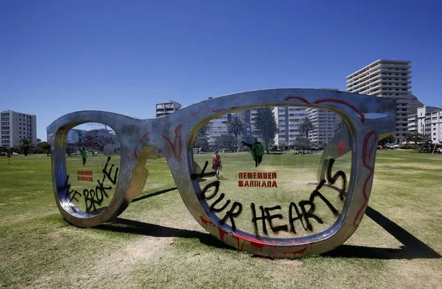 Graffiti covers a sculpture in the form of a giant pair of spectacles on Cape Town's Sea Point Promenade, November 18, 2014.  Inspired by Nelson Mandela, the work “Perceiving Freedom” by artist Michael Elion has stirred some controversy in the local media. While popular with visitors to the promenade, some critics have questioned the association of Mandela's legacy with commercial sponsors. (Photo by Mike Hutchings/Reuters)