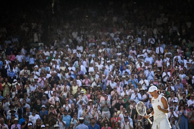 Poland's Iga Swiatek celebrates after victory over Switzerland's Belinda Bencic at the end of their women's singles semi-final tennis match on the eleventh day of the 2025 Wimbledon Championships at The All England Lawn Tennis and Croquet Club in Wimbledon, southwest London, on July 10, 2025. (Photo by Kirill Kudryavtsev/AFP Photo)