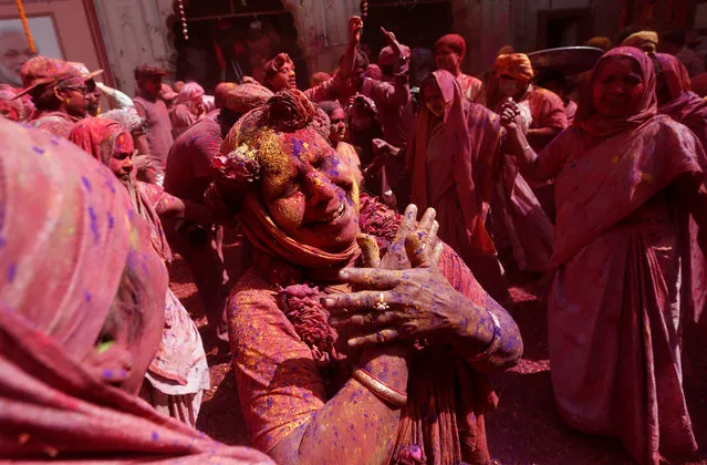 Widows daubed in colours dance as they take part in Holi celebrations in the town of Vrindavan in the northern state of Uttar Pradesh, India, February 27, 2018. (Photo by Adnan Abidi/Reuters)