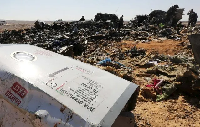The remains of a Russian airliner are inspected by military investigators at the crash site at the al-Hasanah area in El Arish city, north Egypt, November 1, 2015. (Photo by Mohamed Abd El Ghany/Reuters)
