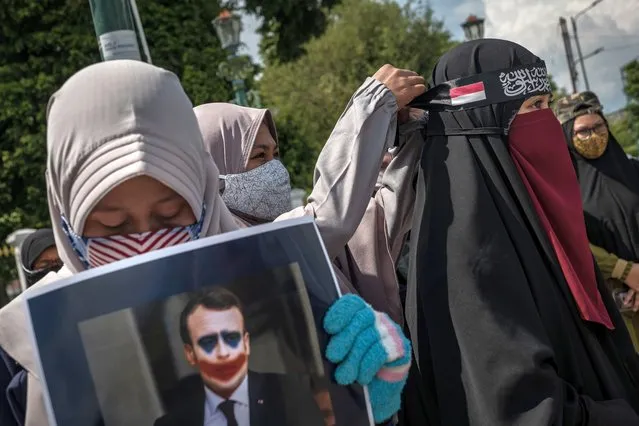 Indonesian Muslims gather to condemn actions by French President Emmanuel Macron over his comments regarding the Prophet Mohammed caricatures and called for a boycott of French products on October 30, 2020 in Yogyakarta, Indonesia. (Photo by Ulet Ifansasti/Getty Images)