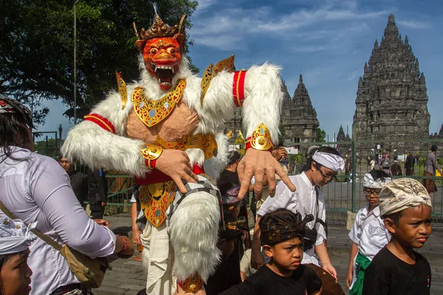 Devotees display an effigy known as Ogoh-Ogoh during a ceremony at Prambanan temple in Sleman on March 21, 2023, a day before the “Day of Silence”, locally known as Nyepi, when Hindus do not work, travel or take part in any indulgence. (Photo by Devi Rahman/AFP Photo)
