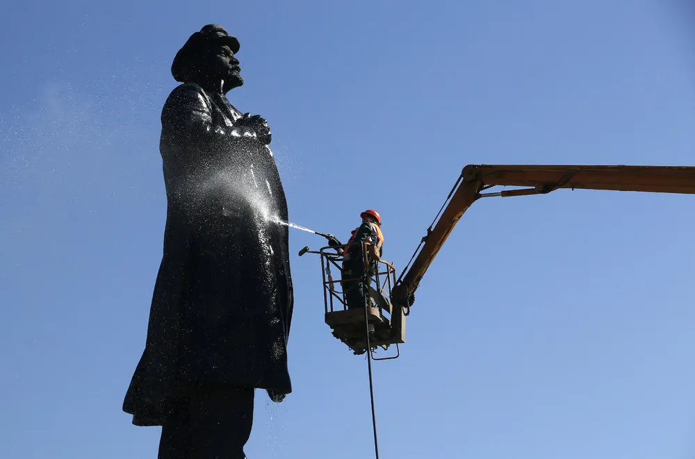 The Day in Photos – April 22, 2018