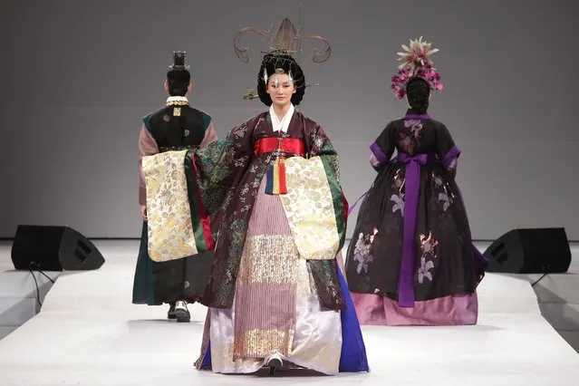 Models walk down the catwalk during the South Korean Traditional Costume “HanBok” fashion show at Gyeongbok Palace on October 22, 2016 in Seoul, South Korea. (Photo by Chung Sung-Jun/Getty Images)