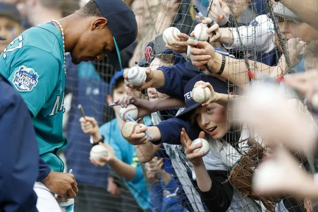 Seattle Mariners fans crowd near center fielder Julio Rodriguez (44) for an autograph before a game against the Colorado Rockies at T-Mobile Park in Seattle, Washington on April 14, 2023. (Photo by Joe Nicholson/USA TODAY Sports)