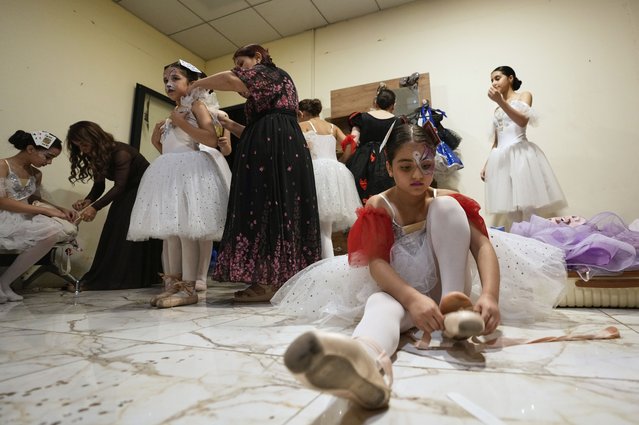 Baghdad Ballet Academy students prepare to perform “Alice in Wonderland” at Al-Rashid Theater in Baghdad, Iraq, Friday, August 29, 2025. (Photo by Hadi Mizban/AP Photo)