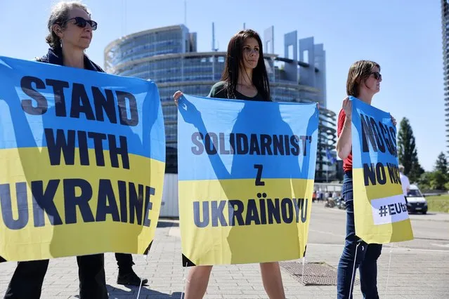 Climate activists claiming the war in Ukraine exposes the EU's dependence on Russian fossil gas, demonstrate outside the European Parliament , Tuesday, July 5, 2022 in Strasbourg, eastern France. (Photo by Jean-Francois Badias/AP Photo)