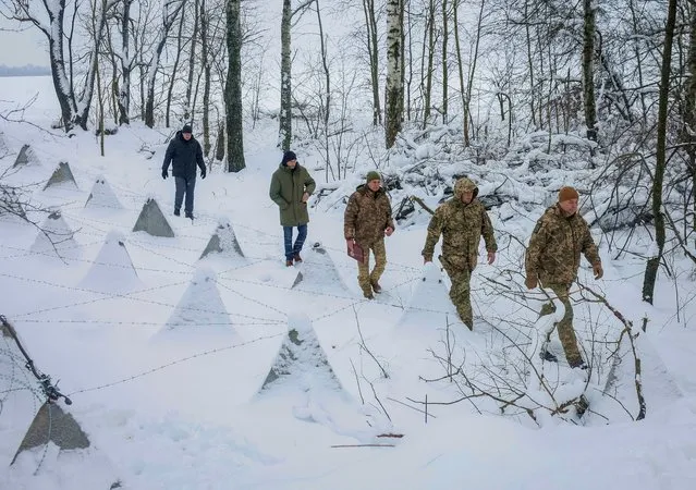 Serhii Naiev, Commander of the Joint Forces of the Armed Forces of Ukraine and Ukrainian servicemen check newly build anti tank fortifications, named “dragon's teeth” and razor wire, amid Russia's attack on Ukraine, near Russian border in Chernihiv region, Ukraine on January 10, 2024. (Photo by Gleb Garanich/Reuters)