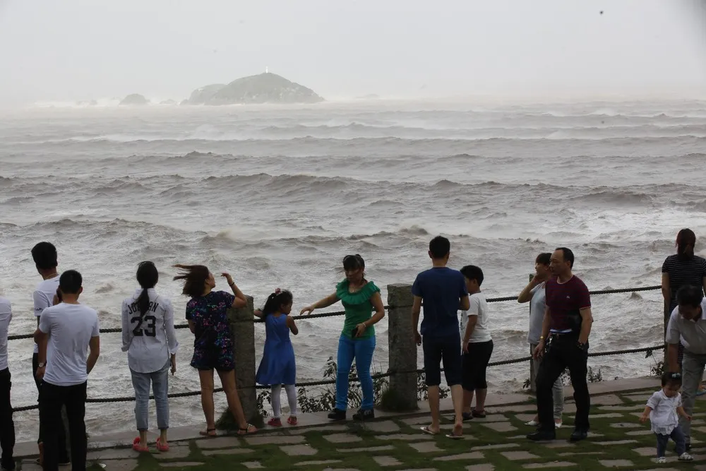 Typhoon Chan-Hom Lashes China