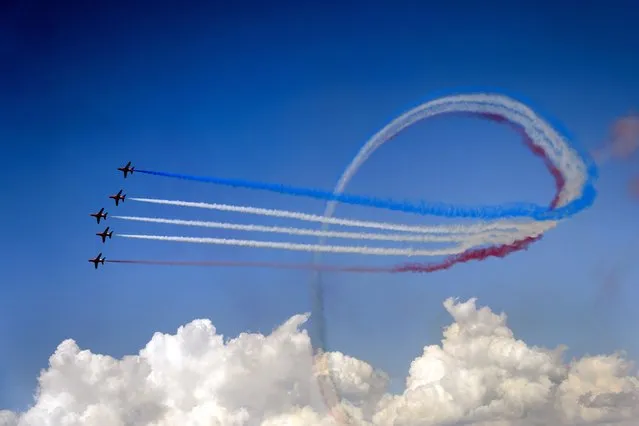 Britain's Red Arrows airplane display team performs during the second week-end of the AIR14 air show on September 6, 2014 in Payerne, western Switzerland. The airshow commemorates over two week-ends the 100th anniversary of the Swiss Air Forces. (Photo by Fabrice Coffrini/AFP Photo)