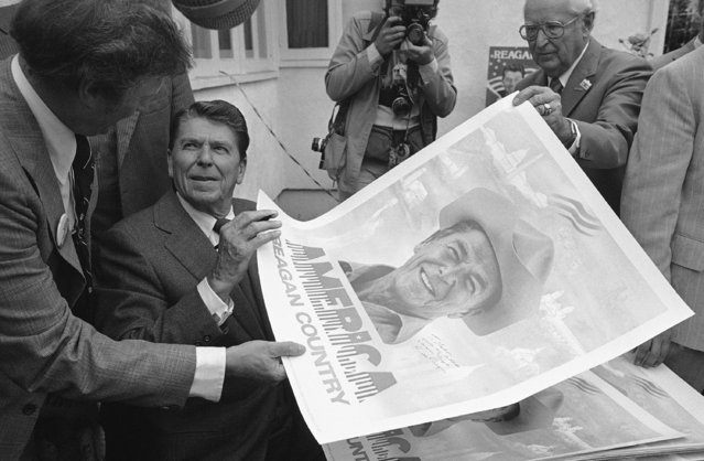 Republican Presidential candidate Ronald Reagan hands autographed campaign poster to unidentified supporter during stop in Pasadena, California, Tuesday, May 27, 1980. Reagan, a former California governor, is campaigning for his home state's on June 3 primary. (Photo by AP Photo/Zeboski)