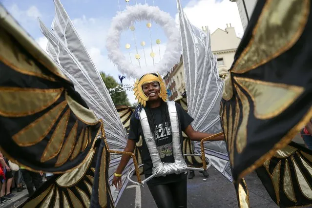 Performers in costume parade on the first day of the Notting Hill Carnival in west London on August 28, 2016. (Photo by Daniel Leal-Olivas/AFP Photo)