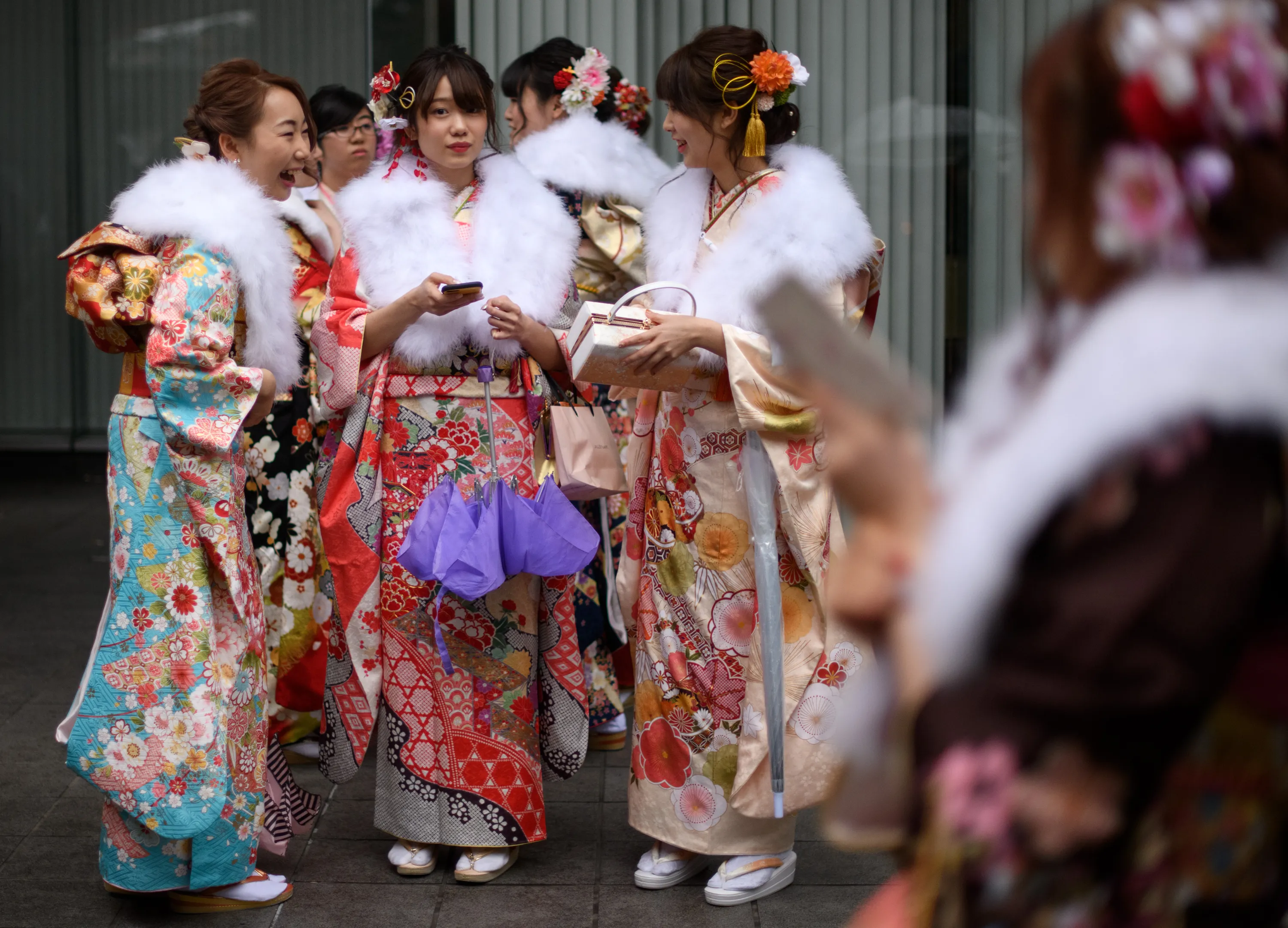 В день совершеннолетия можно. День совершеннолетия в Японии кимоно. Фестиваль в Японии в кимоно. Праздник в Японии день совершеннолетия. Праздничное кимоно в Японии.