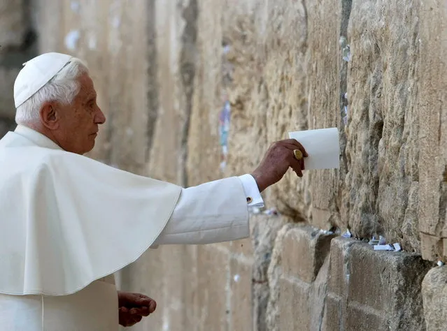 Pope Benedict XVI places a note in the Western Wall, Judaism's holiest prayer site, in Jerusalem's Old City May 12, 2009. Pope Benedict visited holy sites in Jerusalem at the heart of the Israeli-Palestinian conflict on Tuesday as part of a pilgrimage beset by Jewish disappointment over his remarks on the Holocaust. (Photo by David Silverman/Reuters/Pool)