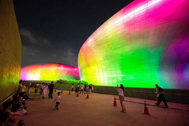 On the evening of August 31, 2025, Laurent Grasso's “Solar Wind” is being projected on the exterior wall of the Dongdaemun Design Plaza (DDP) in Seoul during the ”Seoul Light DDP 2025 Fall” event. (Photo by Park Sang-hoon)