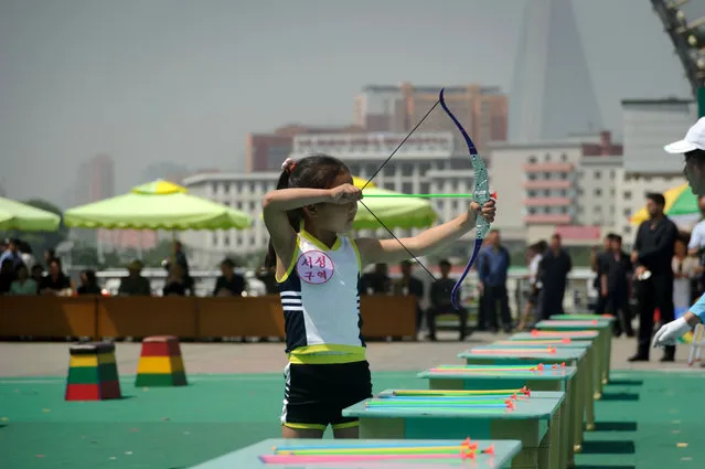 A child plays with a bow and arrow during a joint friendship gathering to mark the 68 th anniversary of an “International Children” s Day' event at the Kaeson Youth Park in Pyongyang on June 1, 2018. (Photo by Kim Won-Jin/AFP Photo)