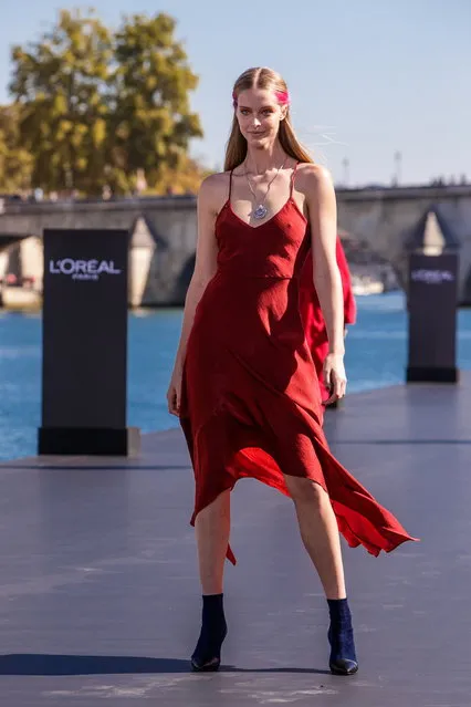 A model presents a creation as part of a fashion show organized by cosmetics company L'Oreal on the Seine, during the Paris Fashion Week, in Paris, France, 30 September 2018. (Photo by Christophe Petit Tesson/EPA/EFE)