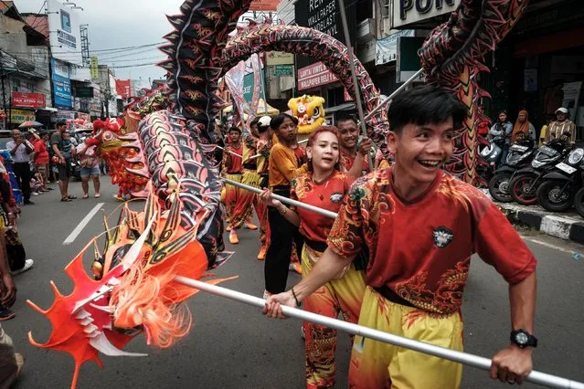 Performers of the dragon dance rehearse during the Cap Go Meh festival, to mark the last day of the Lunar New Year of the Dragon, when the full moon is at its brightest on the 15th night of the first month, at the Guan Yu temple in Karawang, West Java, on February 25, 2024. (Photo by Yasuyoshi Chiba/AFP Photo)