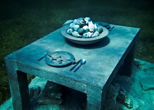 “The last supper”. Underwater Sculpture, Museo Subacuático de Arte, Cancun. (Photo by Jason deCaires Taylor/UnderwaterSculpture)